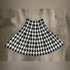 Classic Concepts black and white flare skirt